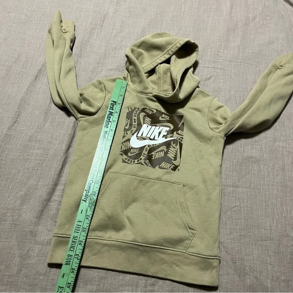 Nike Big Kids Beige Tan Hoodie with Graphic Logo Kids Size Medium Brown